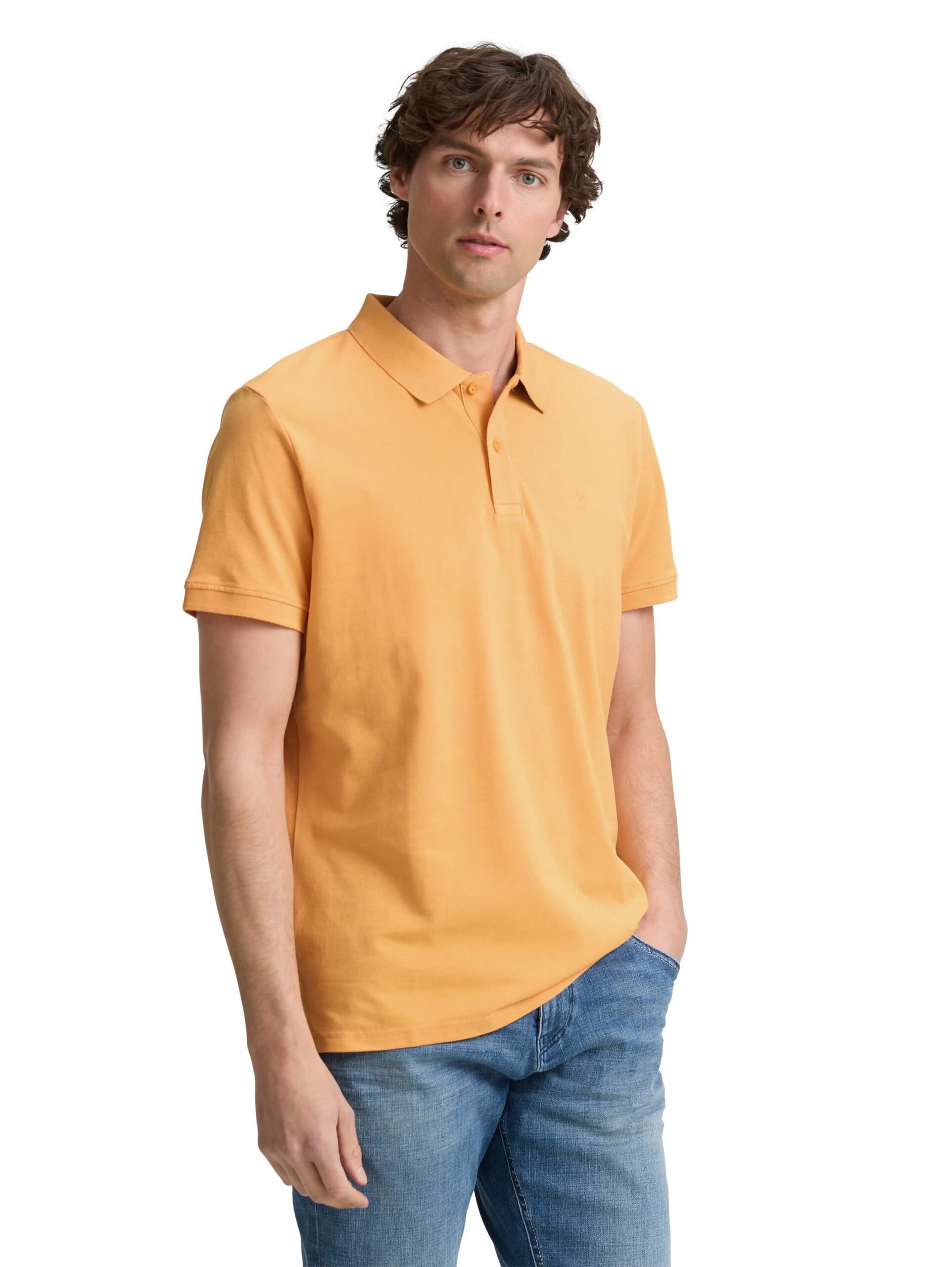 basic polo with contrast
