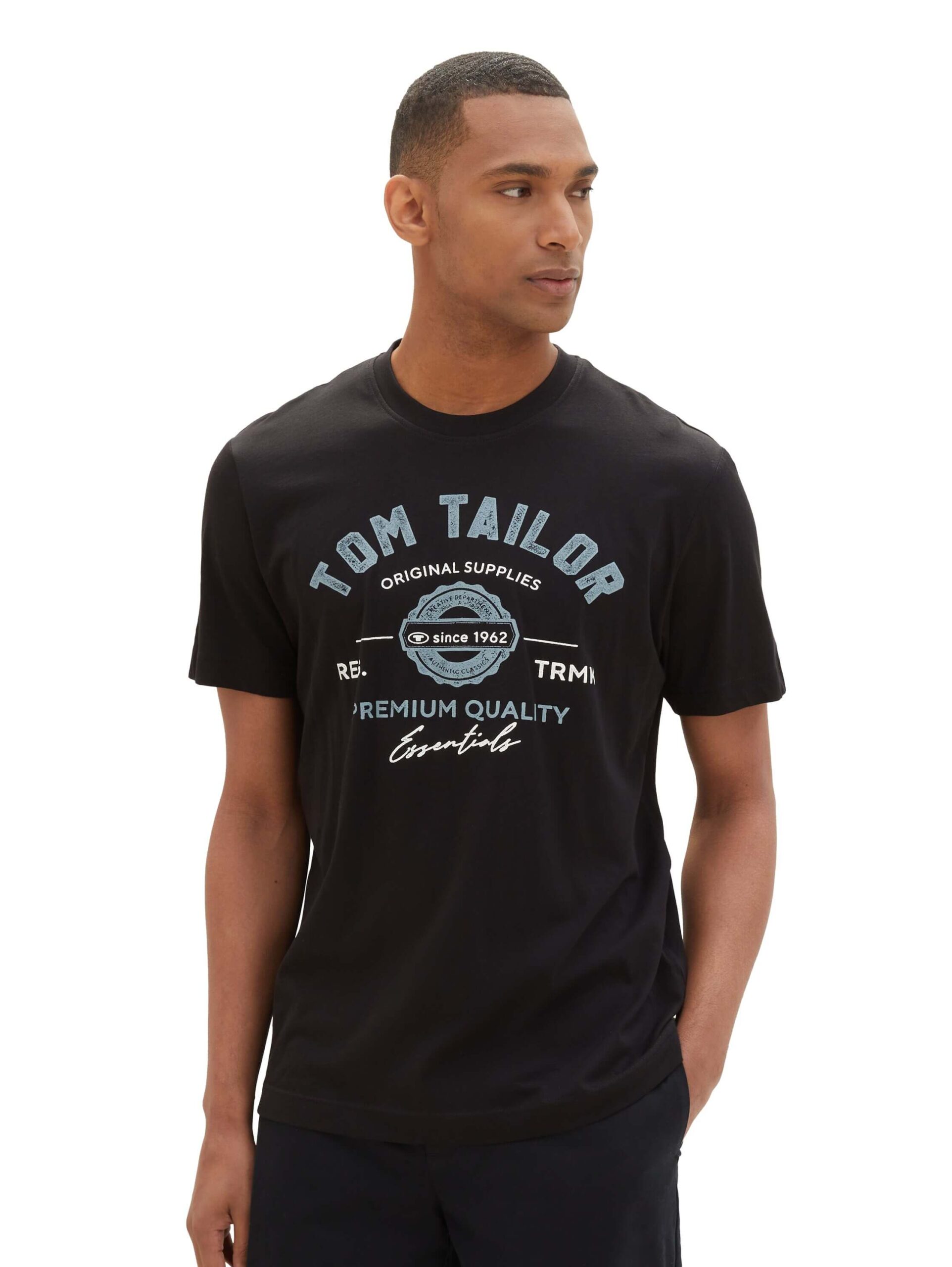 logo tee