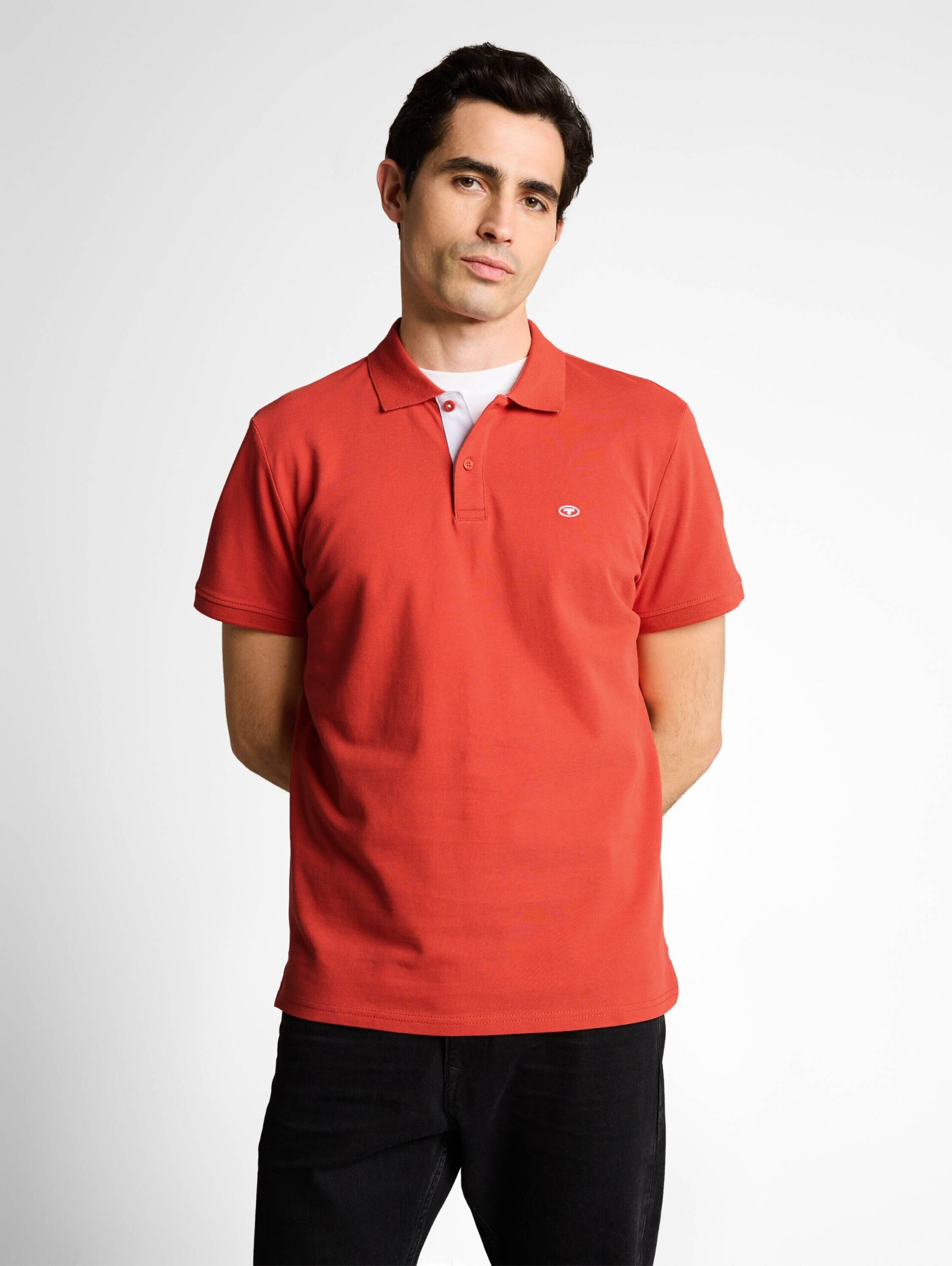 basic polo with contrast