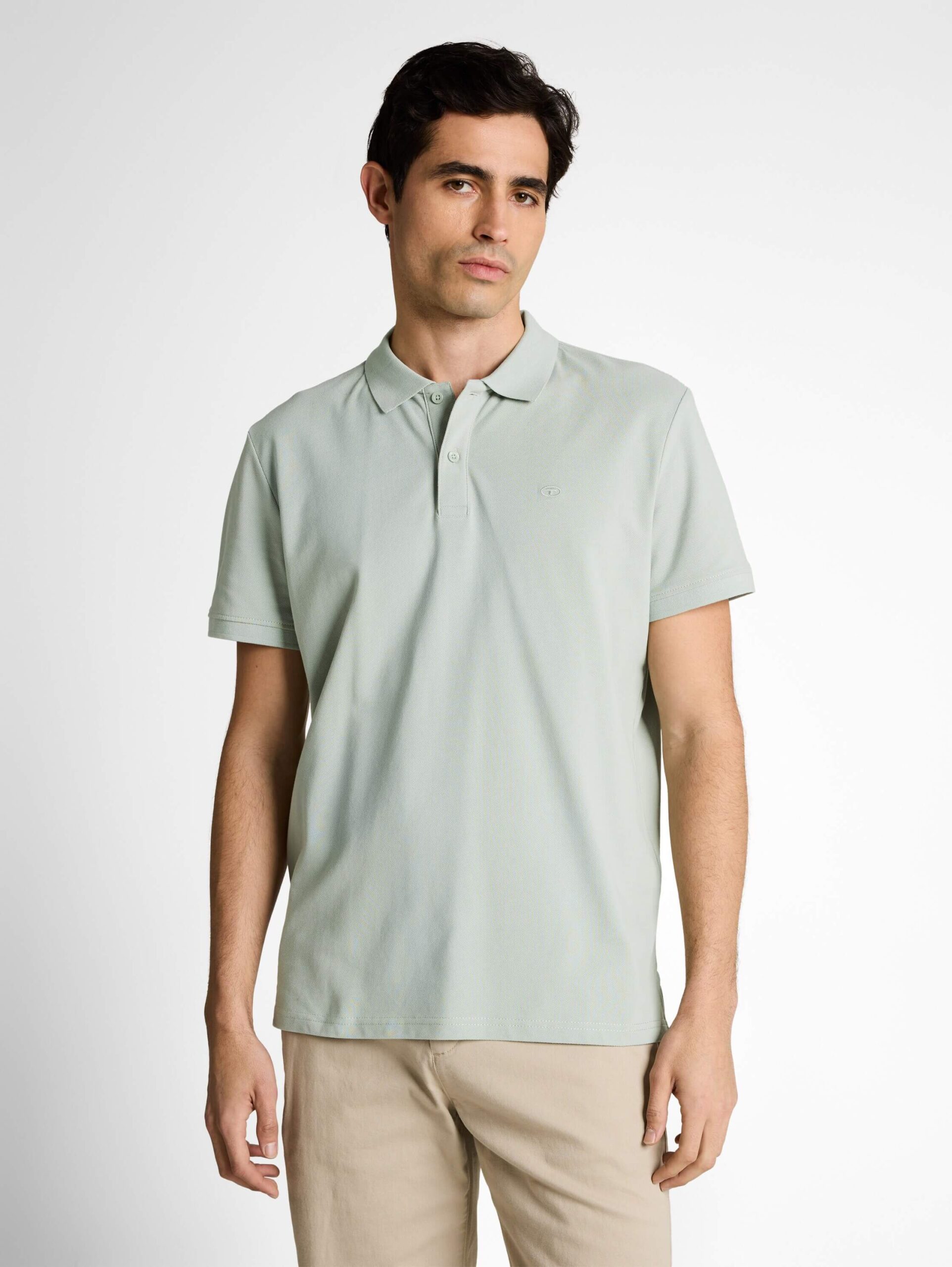 basic polo with contrast