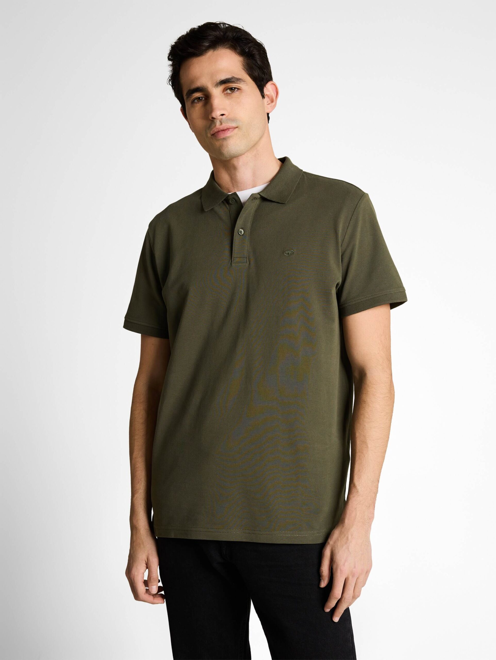 basic polo with contrast