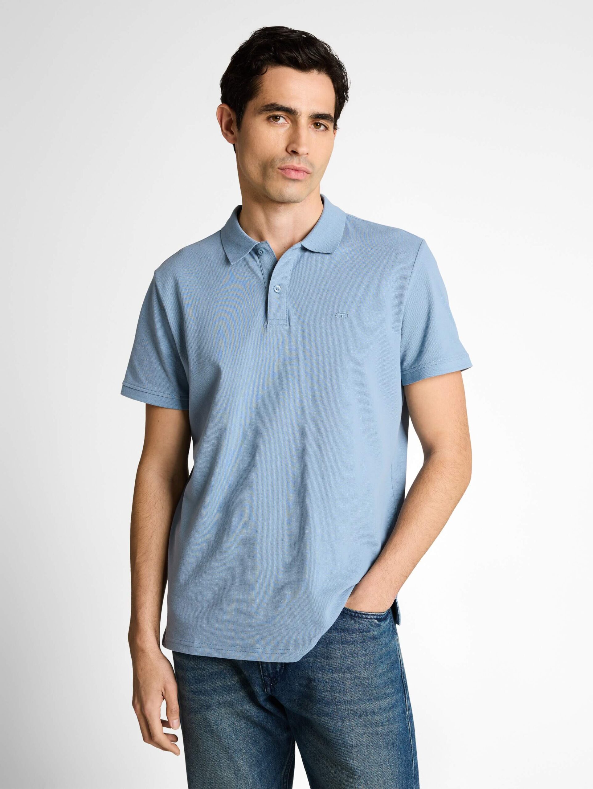 basic polo with contrast
